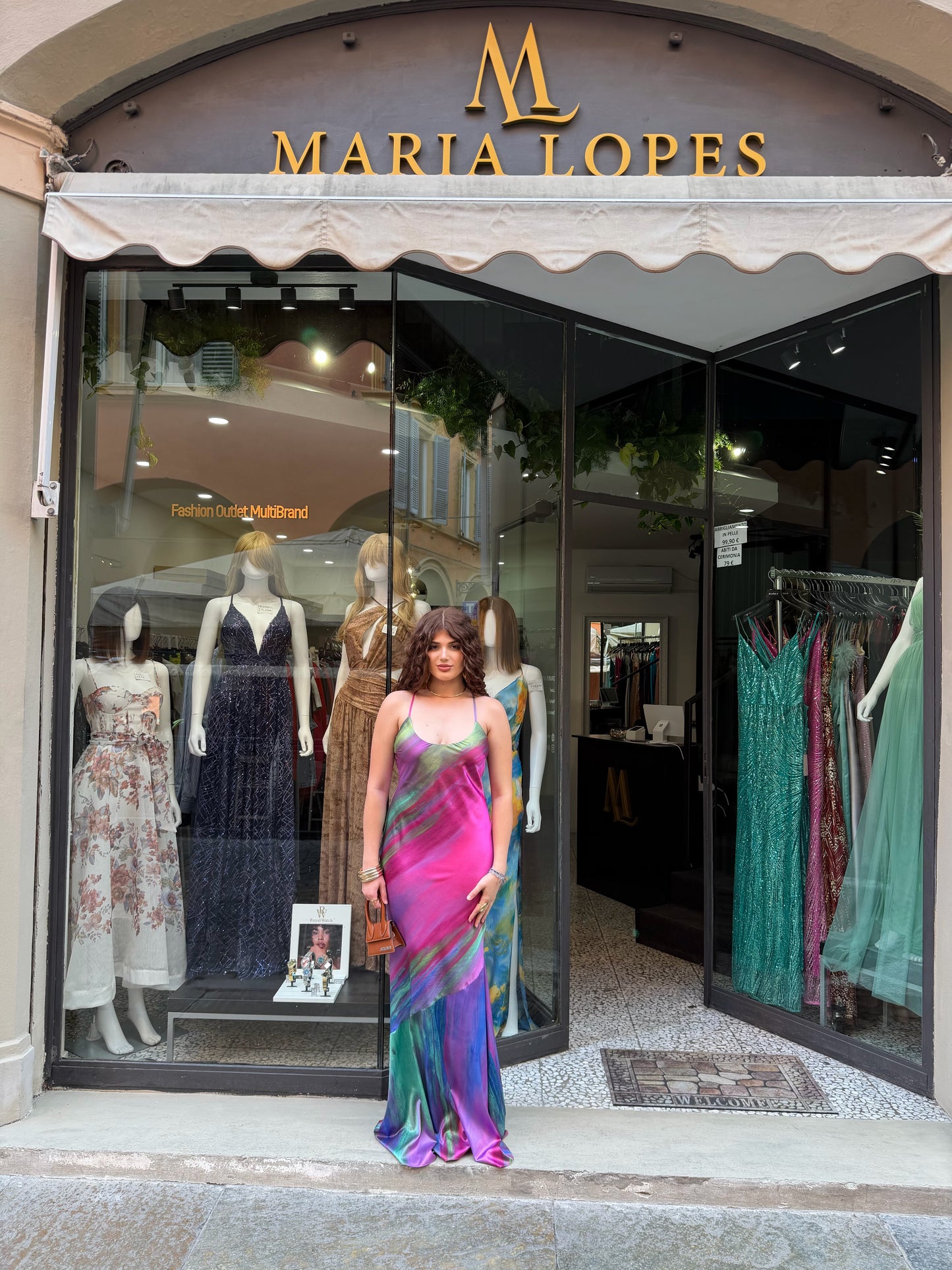 MULTI COLOR ABSTRACT PRINT
MAXI DRESS