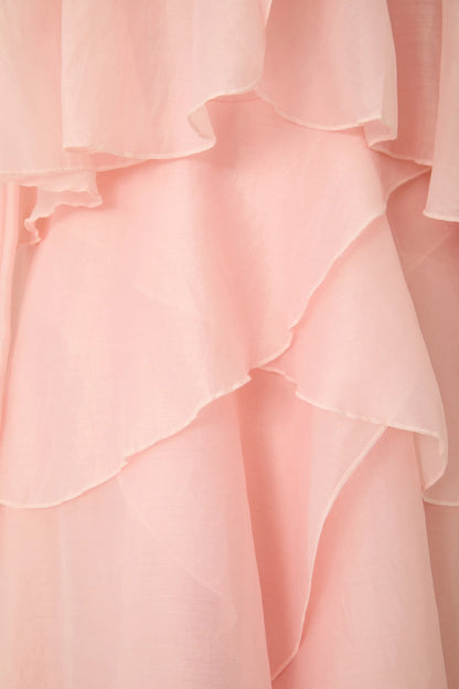 Questo vestito maxi rosa a balze