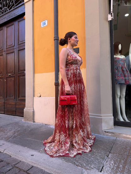 Abito lungo con stampa color vino e schiena incrociata