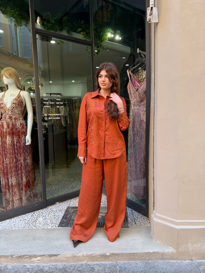 Completo camicia e pantaloni