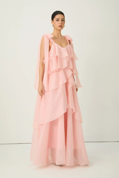 Questo vestito maxi rosa a balze