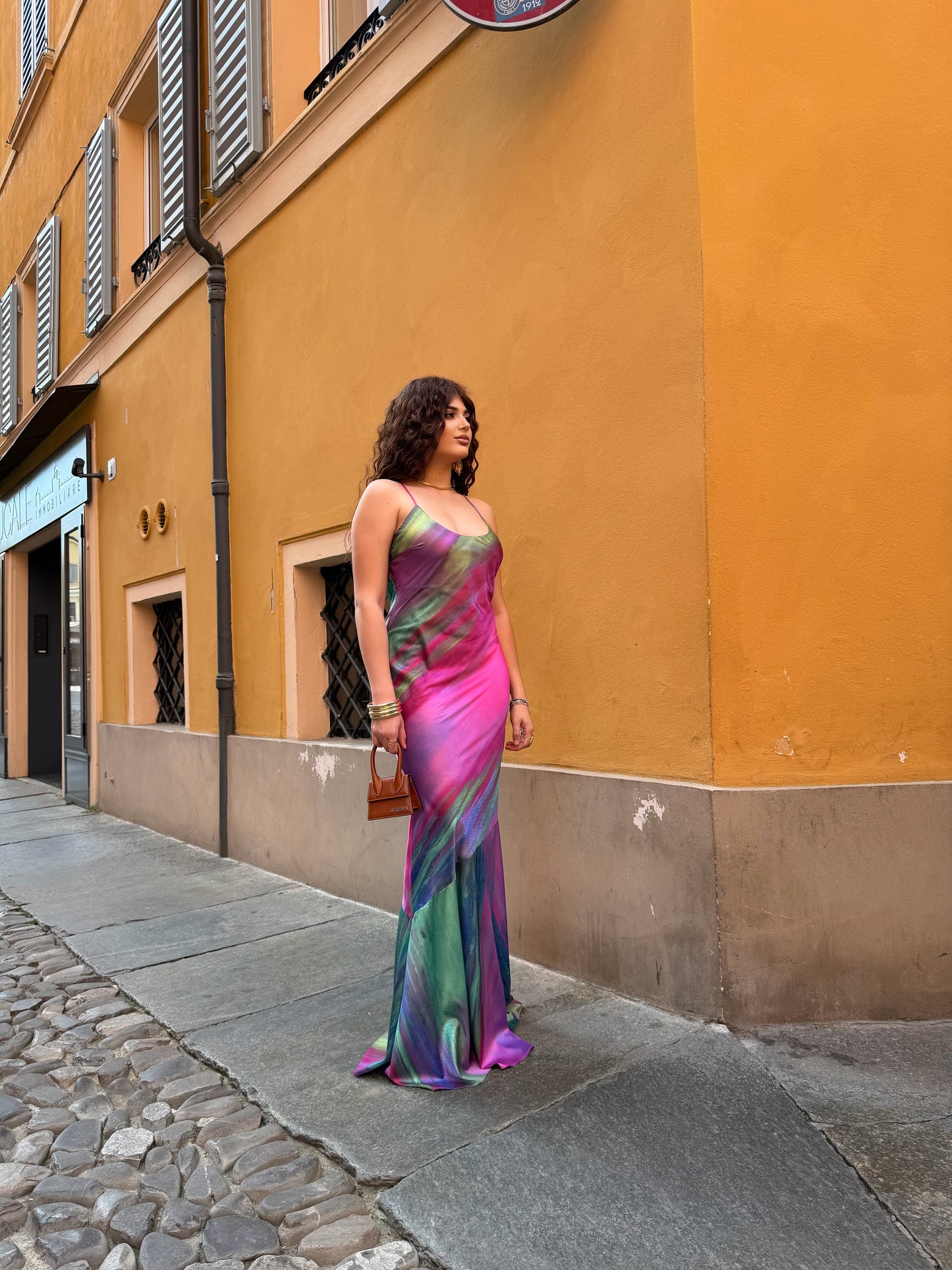 MULTI COLOR ABSTRACT PRINT
MAXI DRESS