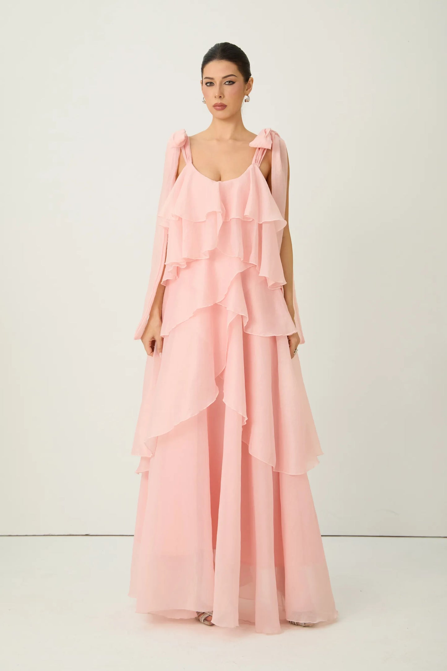 Questo vestito maxi rosa a balze