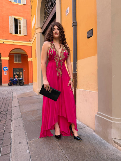 Abito kimono lungo fucsia con ricami gioiello e scollo profondo