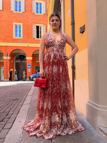 Abito lungo con stampa color vino e schiena incrociata