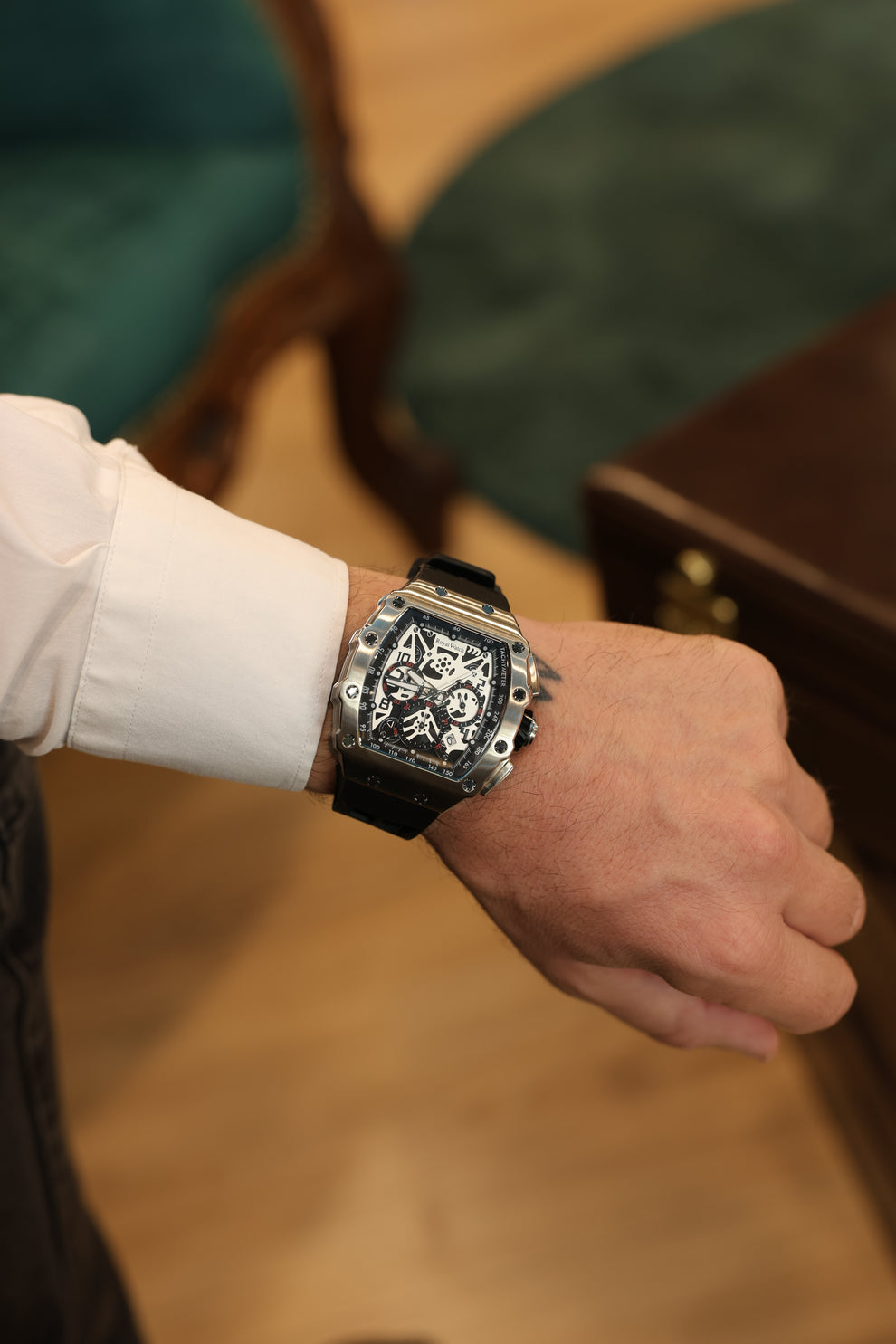 RW 150 - LUXURY SKELETON