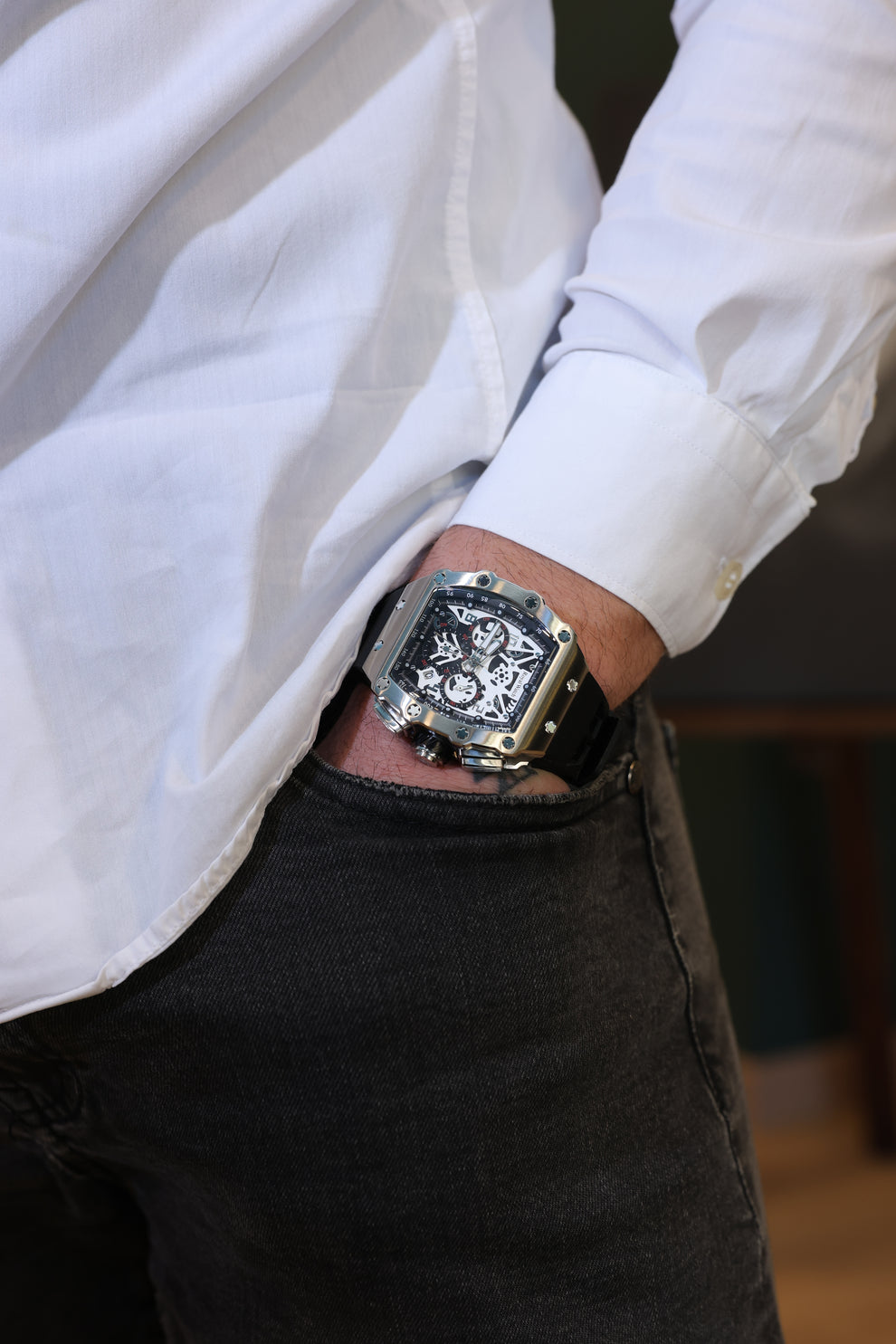 RW 150 - LUXURY SKELETON